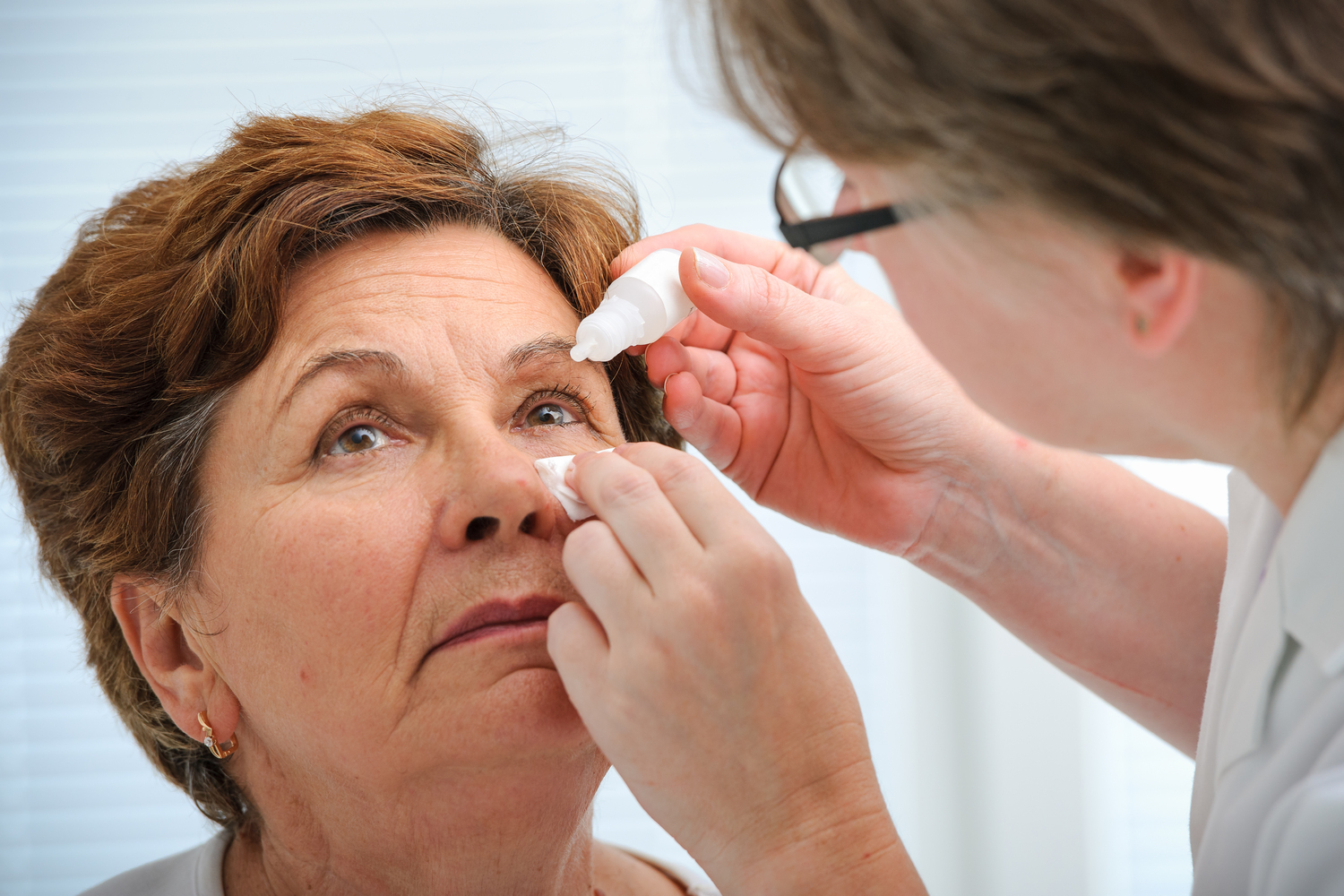 Lifestyle and Dietary Tips to Treat Dry Eyes