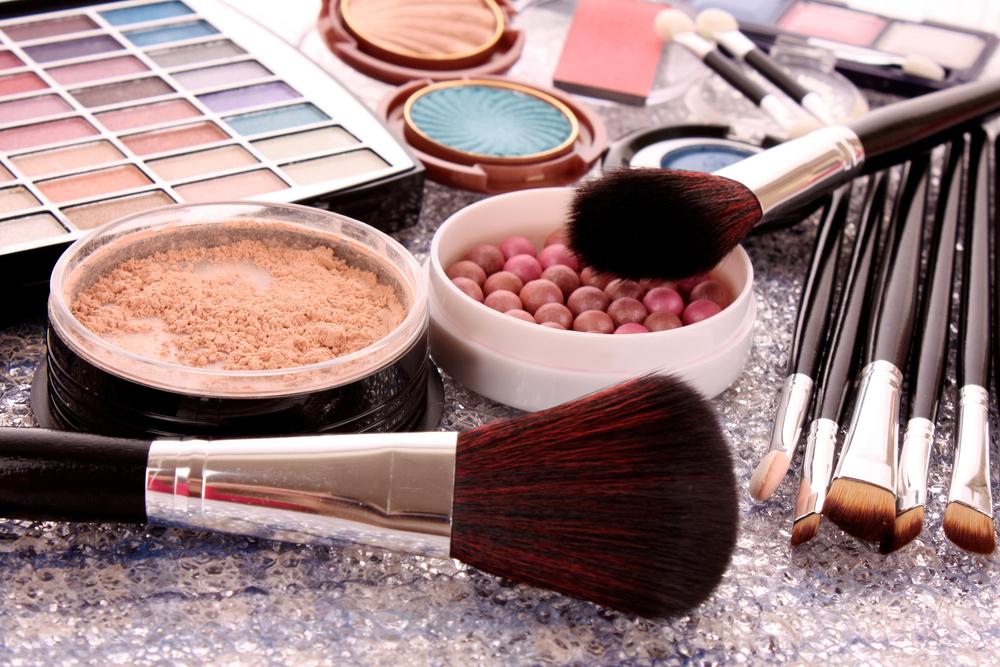 Eyeshadow Brushes: Types and Cleaning Tips