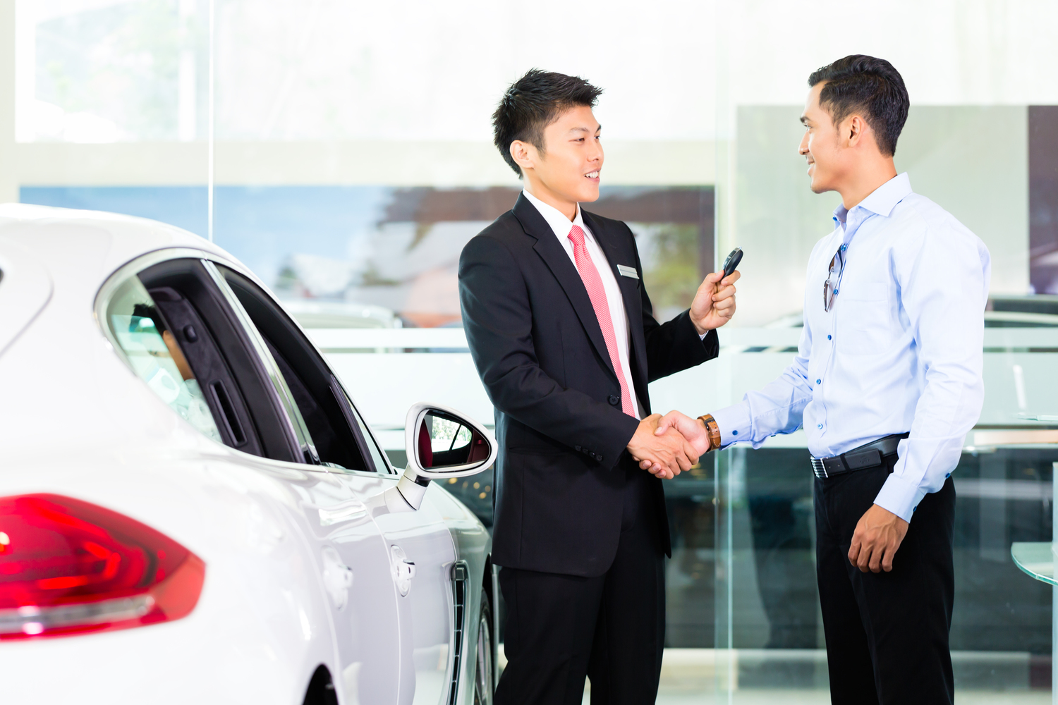 Differences Between Financing and Leasing a Car